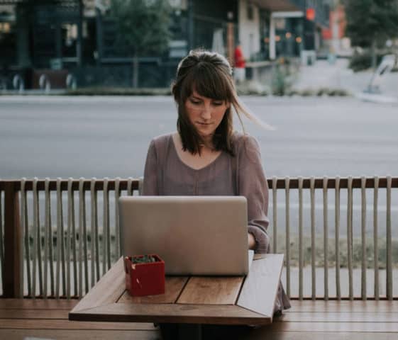woman-outside-on-laptop